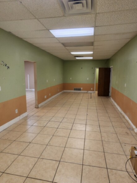 More Photos Of 109 W Bland St, Roswell Medical For Sale
