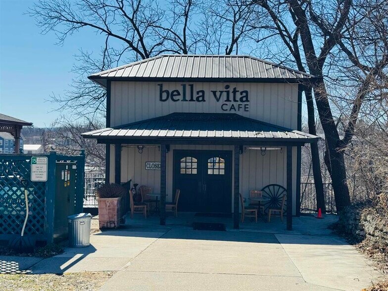 More Photos Of 138 1st St, Baraboo Office For Sale