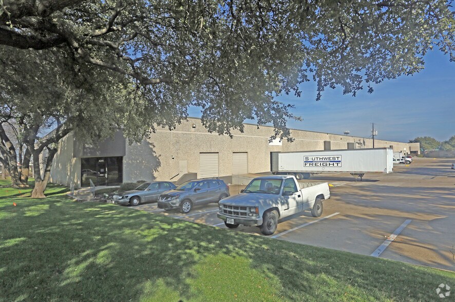 More Photos Of 4301-4311 Shilling Way, Dallas Distribution For Lease