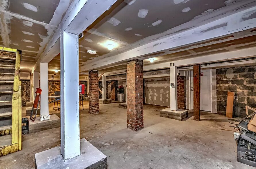 More Photos Of 420-428 Pembroke St, Bridgeport General Retail For Sale