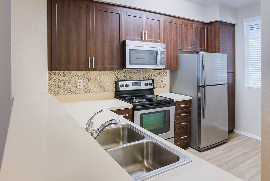 More Photos Of 31 E MacArthur Crescent Dr, Santa Ana Apartments For Lease