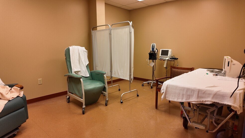 More Photos Of 2401 FM 646, Dickinson Medical For Sale