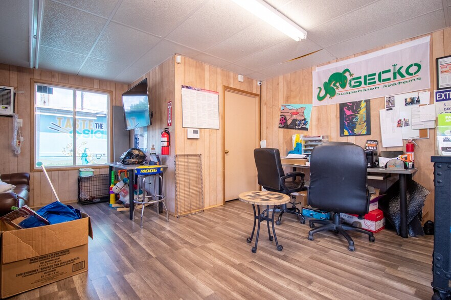 More Photos Of 539 N Frazier St, Conroe Auto Repair For Sale