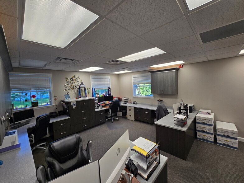 More Photos Of 465 Warren Ave, Longwood Office For Lease