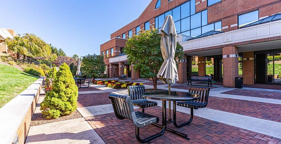 More Photos Of 2 Crossroads Dr, Bedminster Unknown For Lease