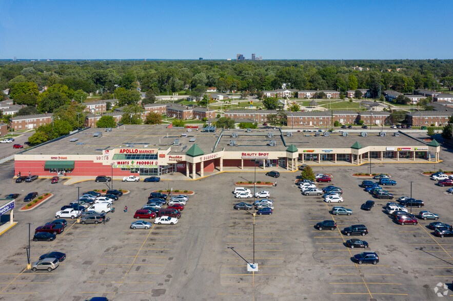 More Photos Of 20200-20266 W 7 Mile Rd, Detroit Freestanding For Lease