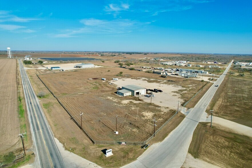 More Photos Of 101 Rancho Grande, Floresville Service For Sale