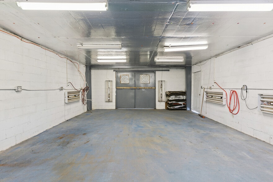 More Photos Of 26754 US-82, Waynesville Light Distribution For Sale