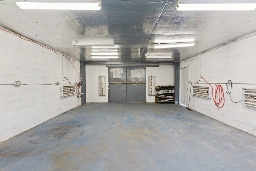 More Photos Of 26754 US-82, Waynesville Light Distribution For Sale