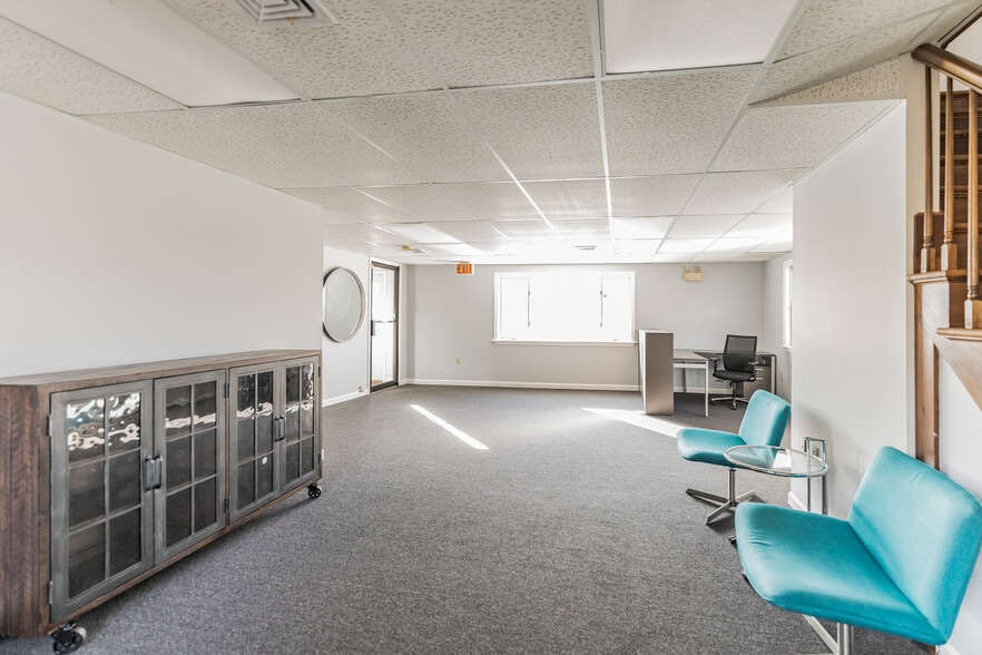 More Photos Of 34 Academy Hill Rd, Plainfield Office For Sale