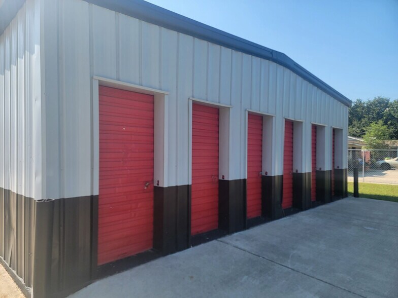 More Photos Of 700 W Railroad St, Long Beach Warehouse For Sale