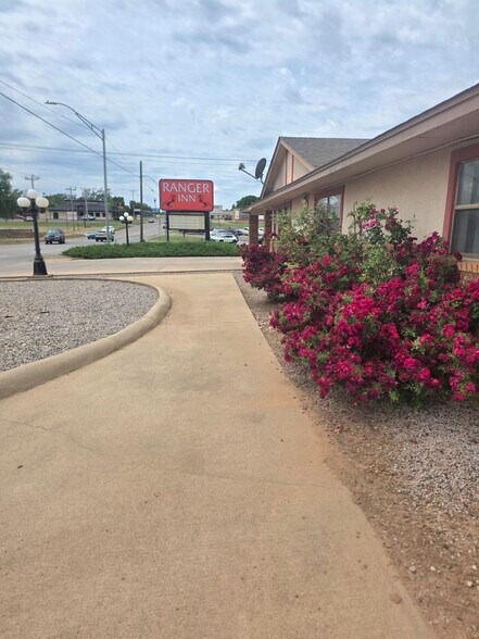 More Photos Of 420 E Oklahoma Blvd, Alva Hotel For Sale