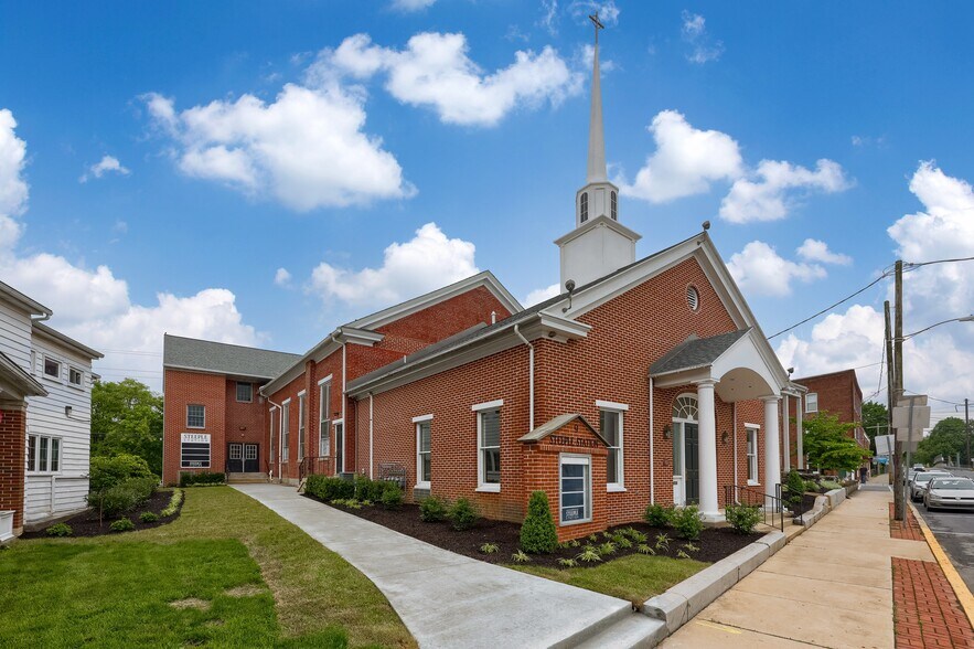 More Photos Of 9 Marietta Ave, Mount Joy Loft Creative Space For Lease