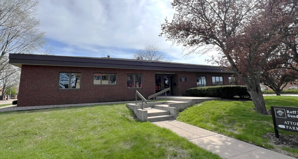 Primary Photo Of 217 Ceape Ave, Oshkosh Medical For Lease