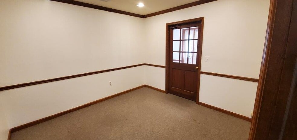 More Photos Of 400-440 Hospital Dr, Warrenton Medical For Sale