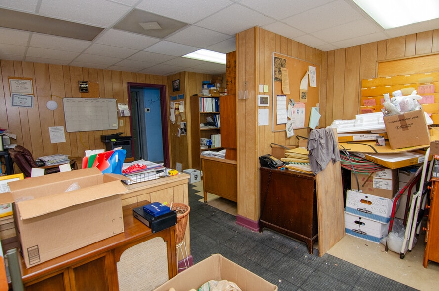 More Photos Of 1108 Pickett Rd, Norfolk Flex For Sale