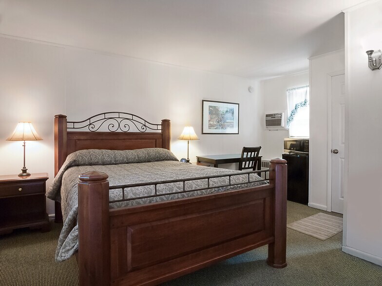 More Photos Of 660 Saratoga Rd, Wilton Hotel For Sale