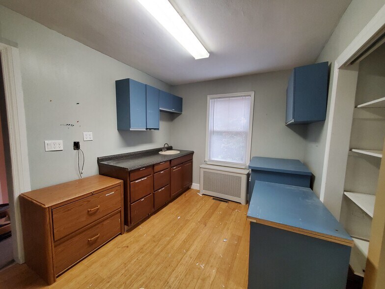 More Photos Of 226 E Main St, Huntington Office For Lease