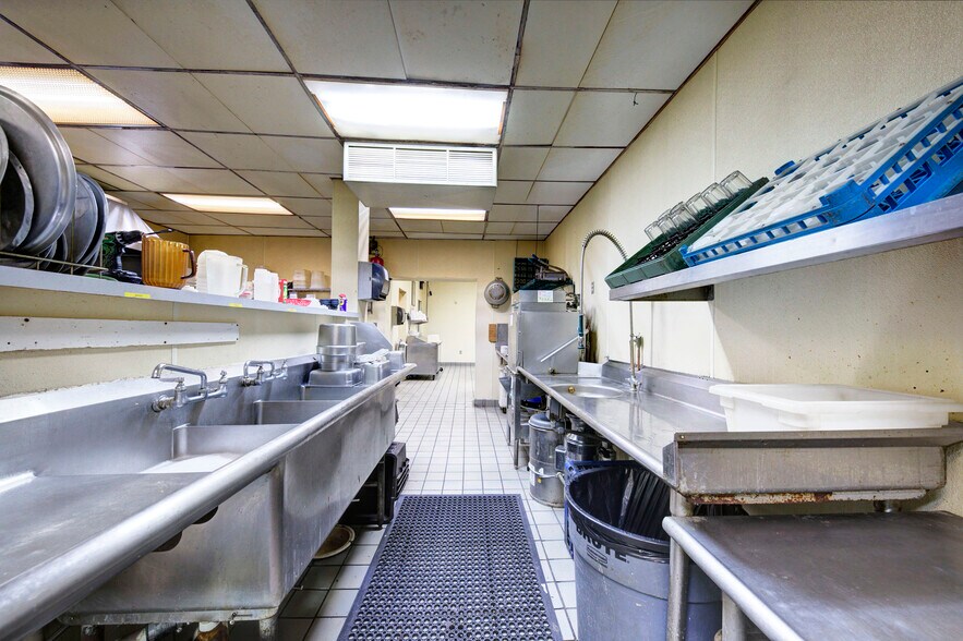 More Photos Of 1744 Biddle Ave, Wyandotte General Retail For Sale