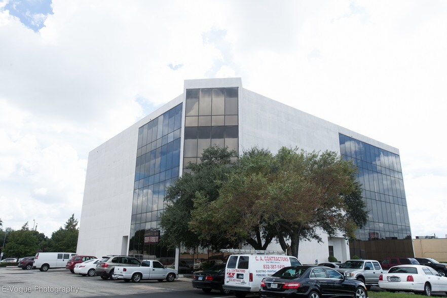 More Photos Of 6430 Richmond Ave, Houston Office For Sale
