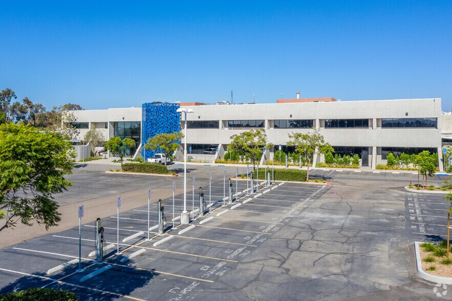 More Photos Of 2051 Palomar Airport Rd, Carlsbad Research And Development For Lease