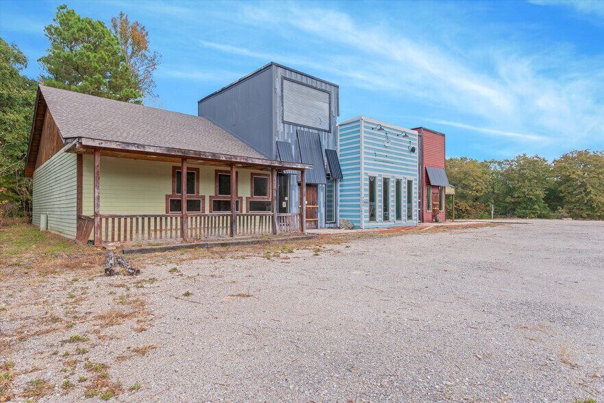 More Photos Of 700 NW Loop 564, Mineola Flex For Sale
