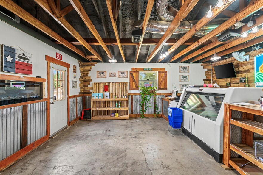 More Photos Of 9772 FM 1696 Rd, Bedias Storefront For Sale
