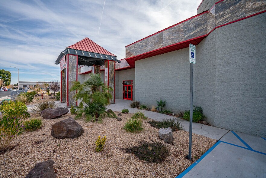 More Photos Of 356 E Avenue K6 Ave, Lancaster Showroom For Lease