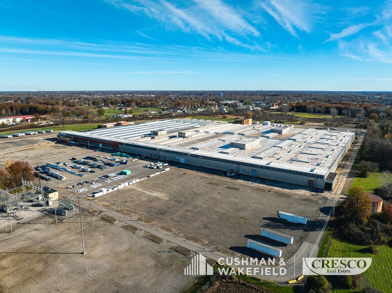 More Photos Of 1400 Lowell St, Elyria Manufacturing For Lease