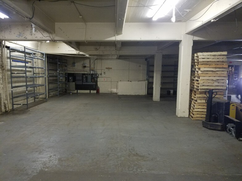 More Photos Of 60 Dickerson St, Newark Light Manufacturing For Lease