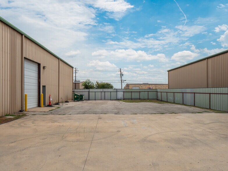 More Photos Of 13730 Immanuel Rd, Pflugerville Warehouse For Lease