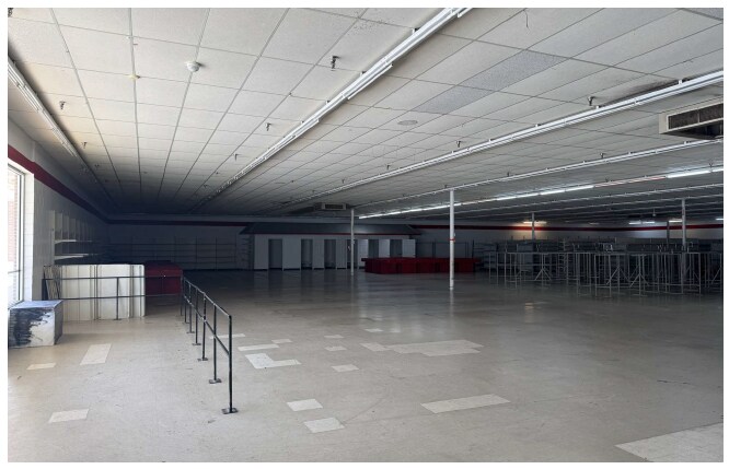 More Photos Of 33011 Highway 43, Thomasville Storefront For Lease