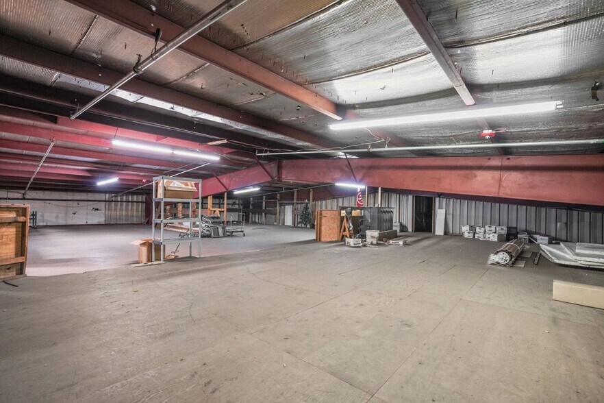 More Photos Of 6 Lark Industrial Pky, Greenville Self Storage For Lease