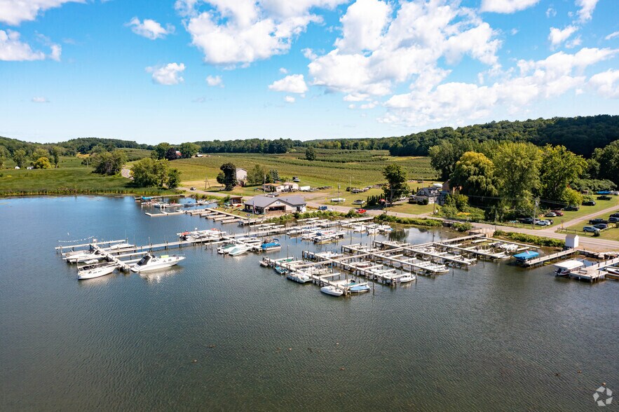 More Photos Of 7147 Lake Bluff Rd, Wolcott Restaurant For Sale