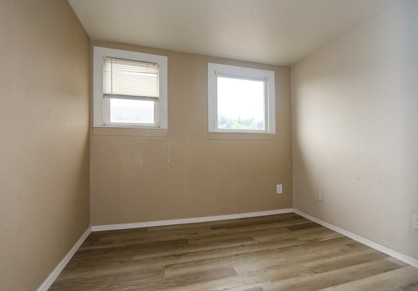More Photos Of 1111 Chenault Ave, Hoquiam Apartments For Sale