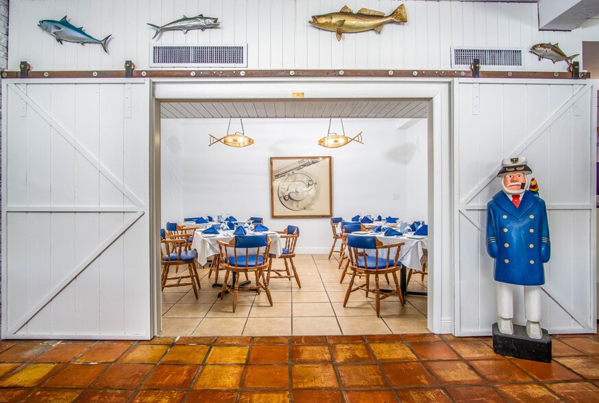 More Photos Of 80939 Overseas Hwy, Islamorada Restaurant For Sale