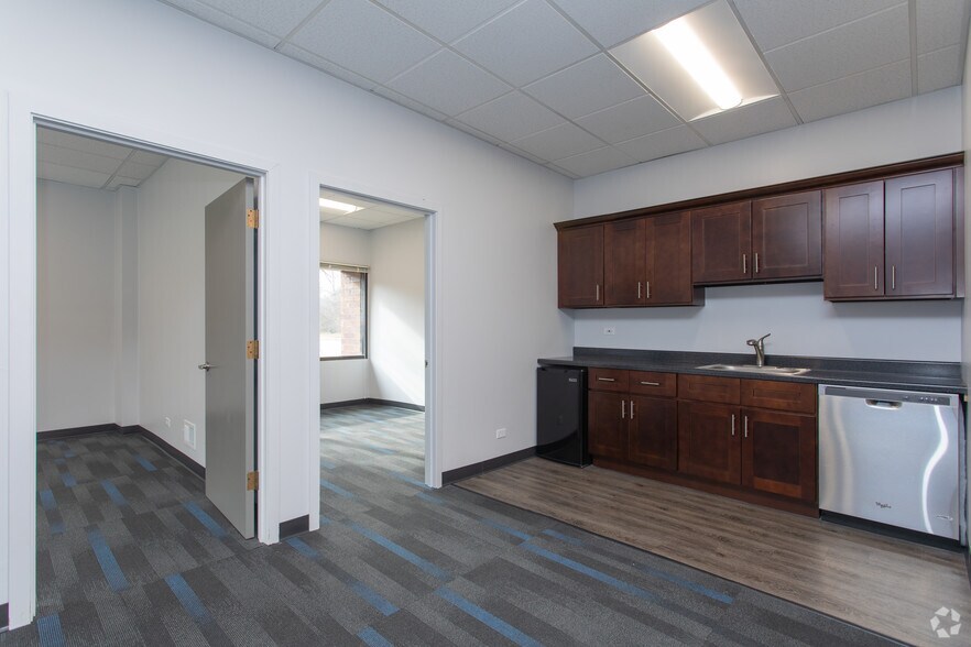 More Photos Of 666 Dundee Rd, Northbrook Unknown For Lease