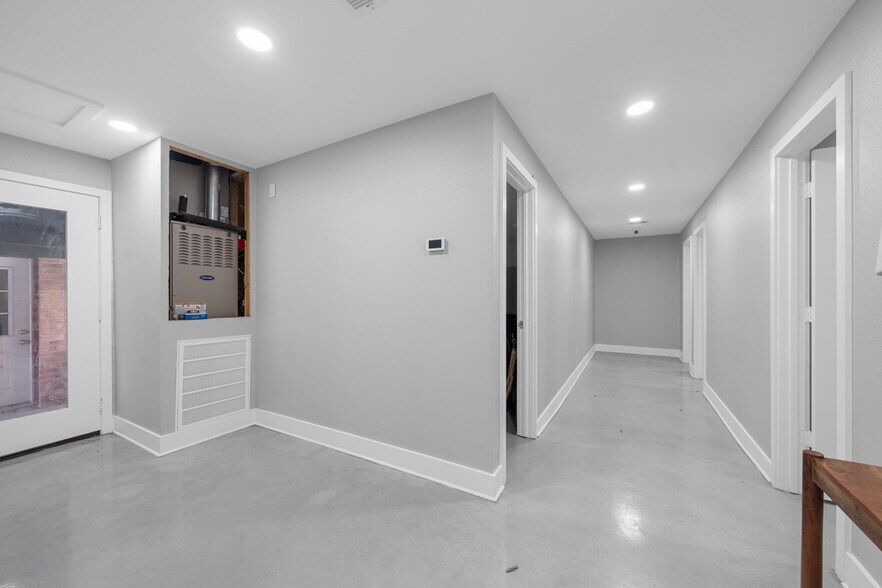 More Photos Of 29519 W Hawthorne Dr, Spring Flex For Sale
