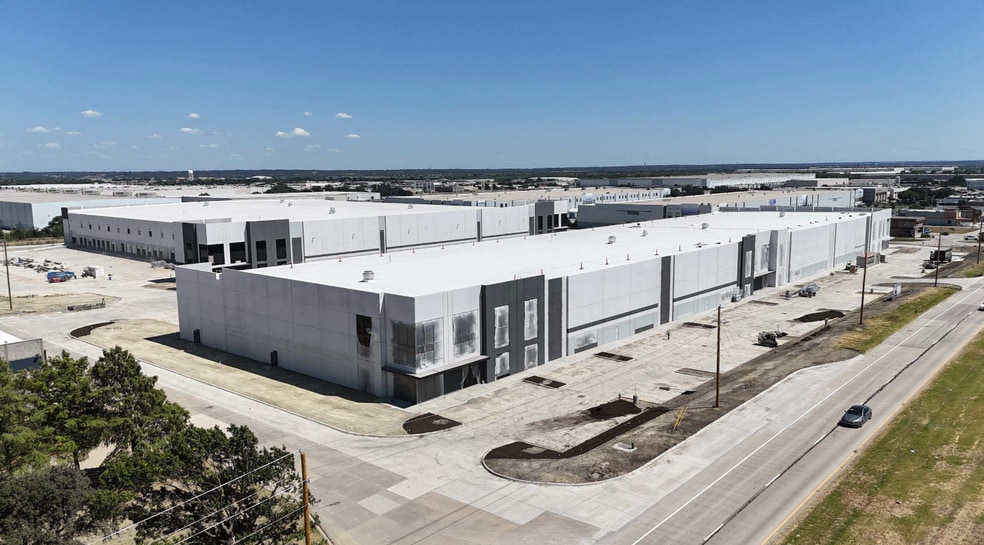 More Photos Of 7901 South Fwy, Fort Worth Unknown For Lease