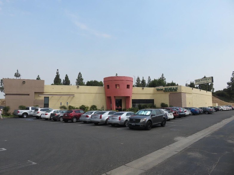 Primary Photo Of 19456 Nordhoff St, Northridge Storefront Retail Office For Lease