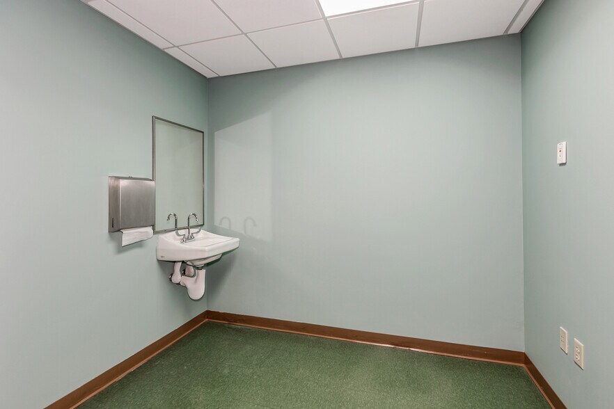 More Photos Of 7300 France Ave S, Edina Medical For Sale