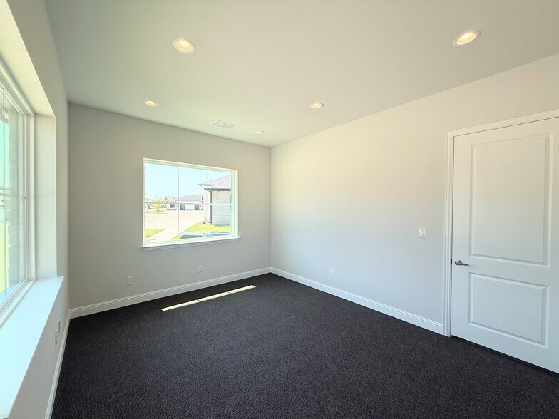 More Photos Of 6000 Alma Rd, McKinney Office For Sale