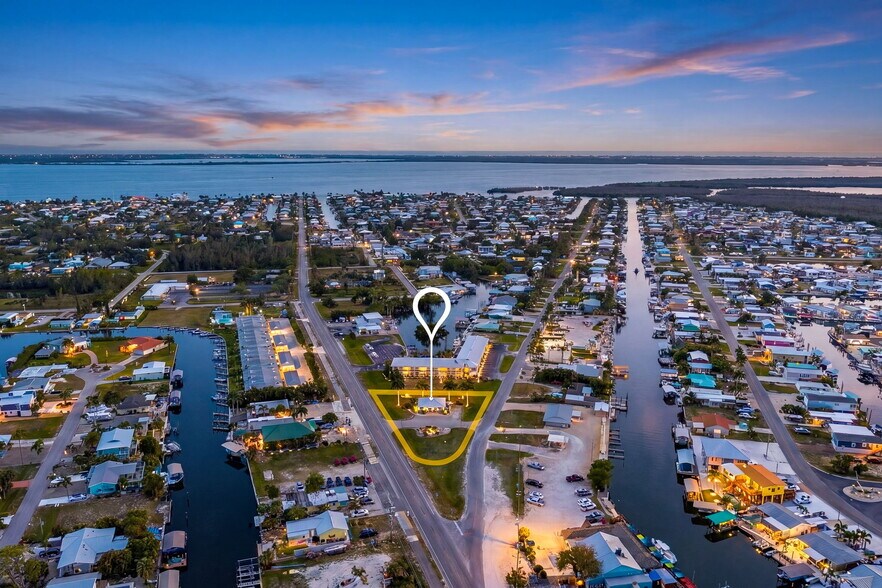 More Photos Of 2959 Oleander St, Saint James City Office For Sale
