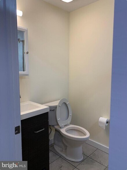 More Photos Of 833 N Market St, Wilmington Office Residential For Sale