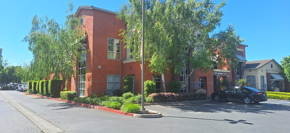 More Photos Of 632 W 11th St, Tracy Office For Sale