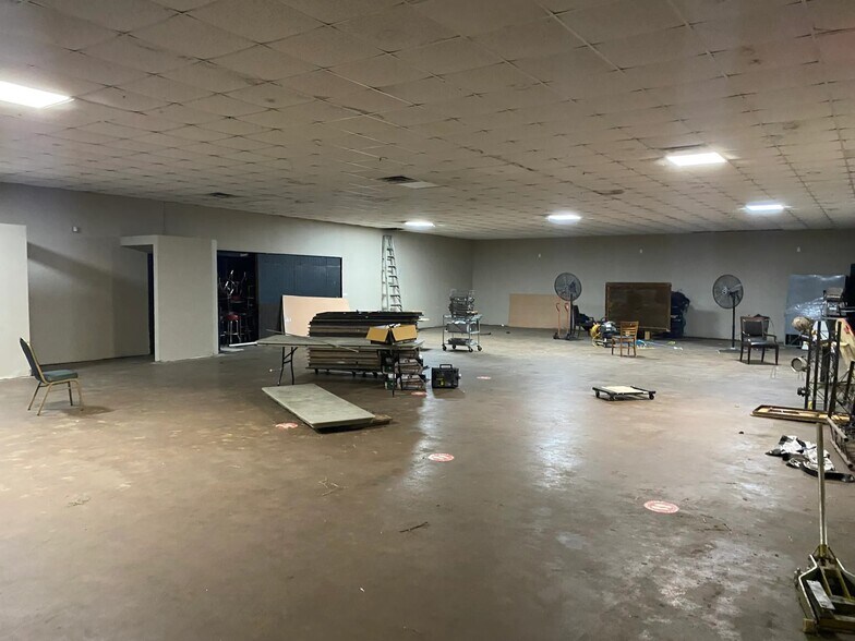 More Photos Of 4004 FM 974, Bryan Showroom For Lease