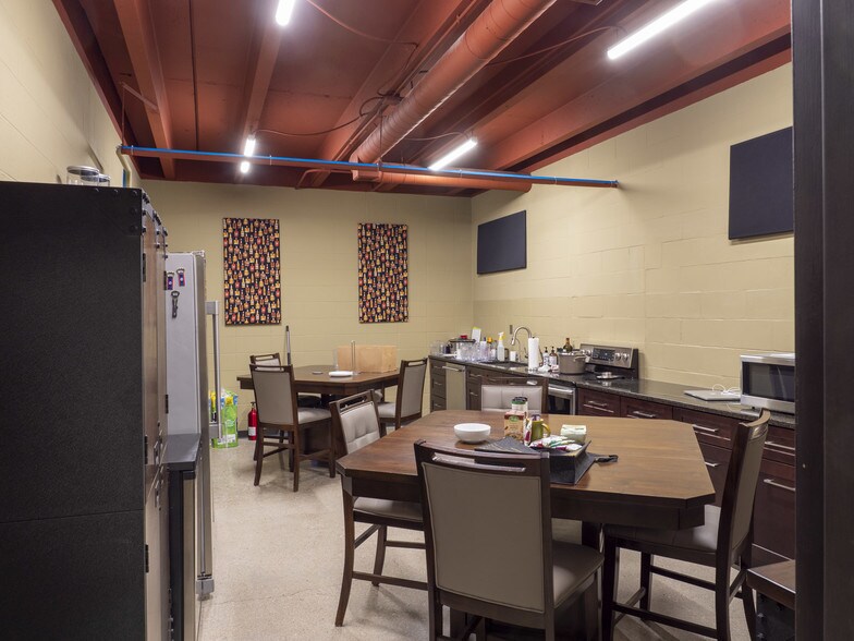 More Photos Of 13400 O St, Lincoln Manufacturing For Sale