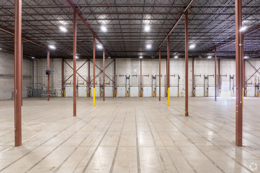 More Photos Of 88 Foster Cres, Mississauga Distribution For Lease