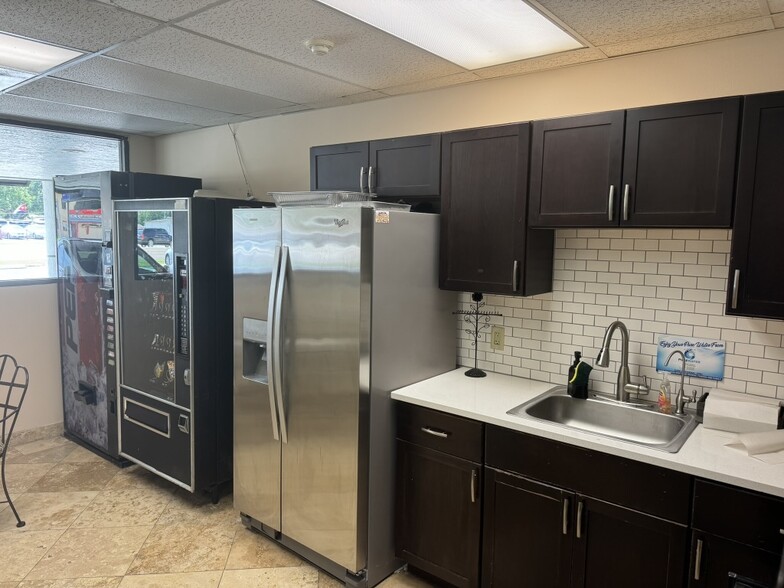 More Photos Of 564 N Semoran Blvd, Orlando Medical For Sale