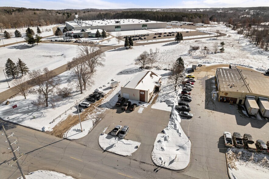 More Photos Of 110 N Bronson Ave, Big Rapids Office For Sale